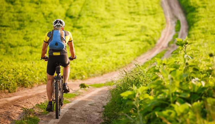 Den cyklistické přilby připomněl, že vzorem jsou i rodiče a prarodiče