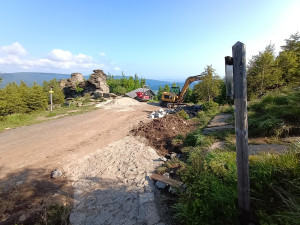 Komfortněji na Šerák? Trasa na oblíbený vrchol Jeseníků vede i po štětovém chodníku