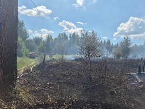 Třetí stupeň poplachu na Uničovsku. U lesního požáru pomůže vrtulník i dron