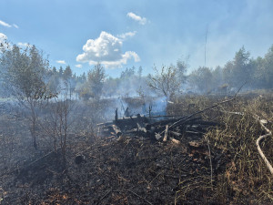 Třetí stupeň poplachu na Uničovsku. U lesního požáru pomůže vrtulník i dron