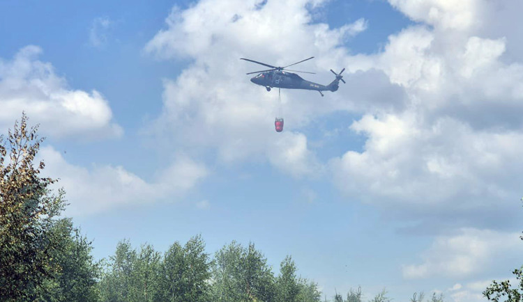 Třetí stupeň poplachu na Uničovsku. U lesního požáru pomůže vrtulník i dron