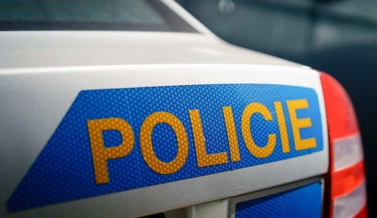 Policie hledala ženu, která chtěla spáchat sebevraždu. Měla u sebe nůž