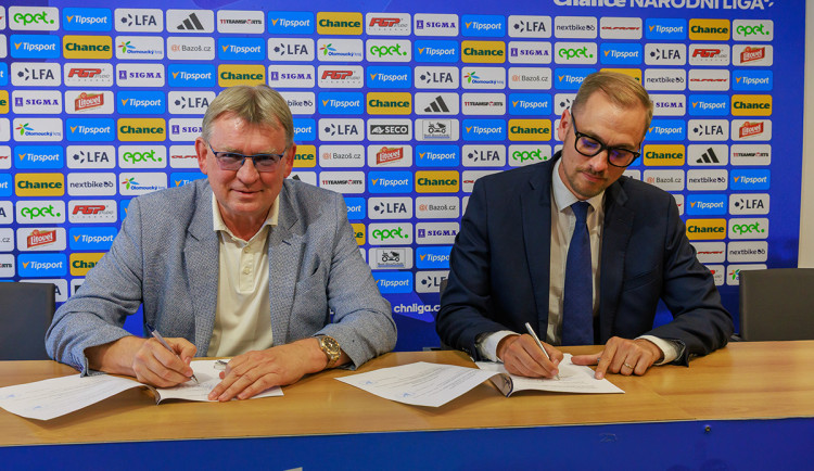 Milan Šimonovský, předseda Správní rady SPL Holding a Jakub Beneš, předseda spolku SK Olomouc Sigma MŽ