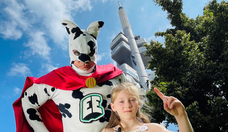 Kdo je Exkreman? Nový superhrdina bojuje v Praze 3 proti psím hromádkám