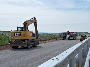 Stavba D35 Křelov-Slavonín