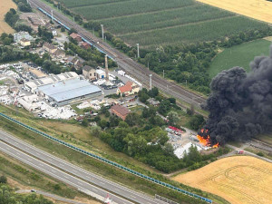 Černý dým byl vidět na kilometry, na Přerovsku hořela skládka plastů