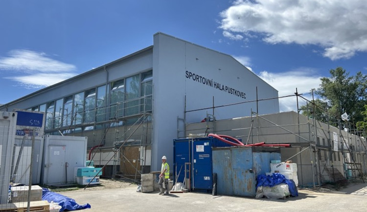 Pustkovec se dočká moderní sportovní haly. Otevření se plánuje na říjen