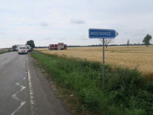 U Kostelce na Hané zemřel motorkář, při odbočování ho přehlédl řidič nákladního auta