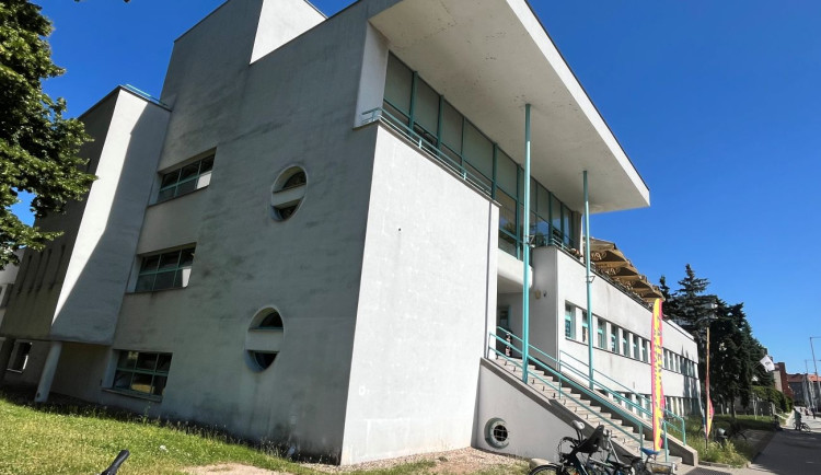 Plavecká padesátka bude v Hradci Králové od zítřka na dva týdny zavřená