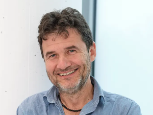 Při pádu kluzáku na letišti v Prostějově zemřel minulý pátek známý kardiolog Michal Černošek