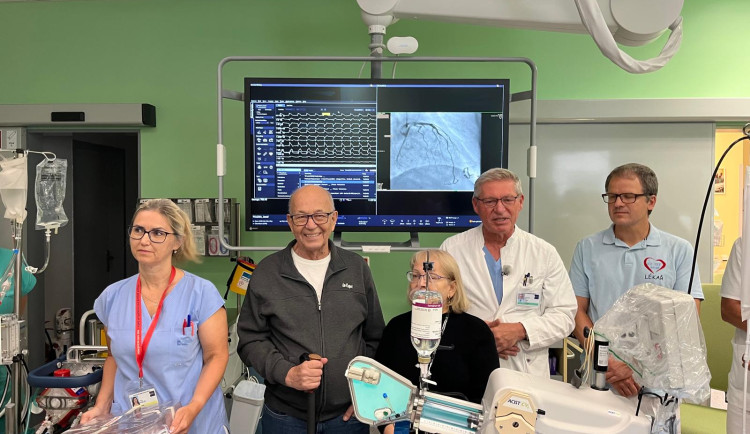 Senior z Brna prodělal infarkt, oživovali ho přes půl hodiny. Ještě nenastal čas, říká