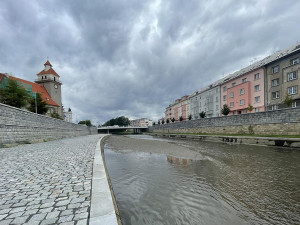 V řece Moravě v Olomouci výrazně ubylo vody. Probíhá kontrola a údržba jezu