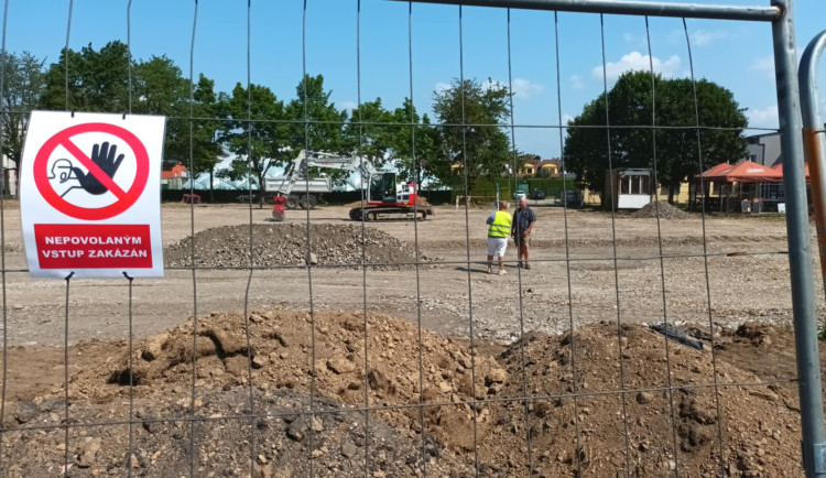 Mohelnice začala stavět multifunkční halu s ledovou plochou. Přijde na 100 milionů korun