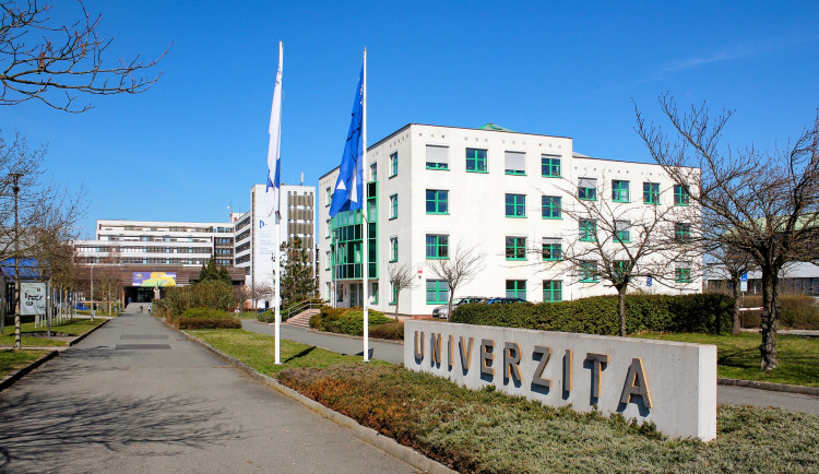 Západočeská univerzita přijímá přihlášky do druhých kol