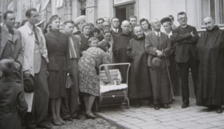 Odhalení pamětní desky F. Krumlovskému