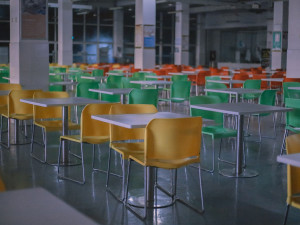 Hygienici kontrolovali školní jídelny. Pouze dvě z nich dodržují optimální množství soli