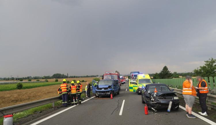 Nehody zablokovaly dálnici D46 u Olomouce. Pět aut bouralo kvůli nedodržení odstupů