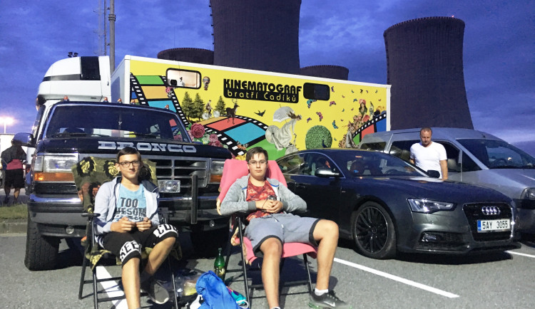 Autokino v Dukovanech podeváté. Letos na plátně poběží komedie i jeden dokument