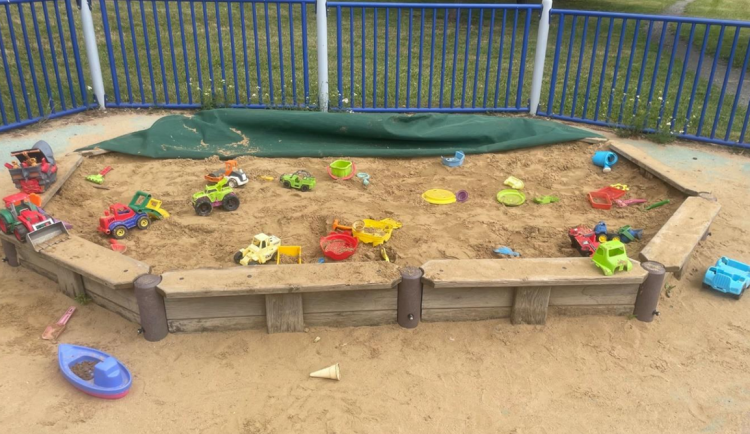 Pískoviště s prodyšným překrytím - ilustrační foto