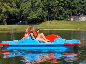Hurá na Lagunu v Přerově. Po lanovce pro děti zde začaly fungovat vodní šlapadla