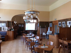 Konec experimentům. Národní dům v Prostějově provozuje soukromník, už otevřel zahrádku