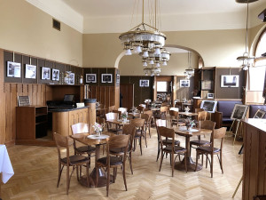 Konec experimentům. Národní dům v Prostějově provozuje soukromník, už otevřel zahrádku