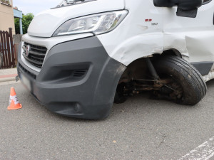 Moucha otravovala řidič, až se v Pňovicích srazil se dvěma vozy. Škoda je 300 tisíc korun