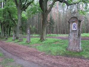POUTNÍ MÍSTA V KRAJI: U Bludova vytvořily včely z vlastního vosku monstranci