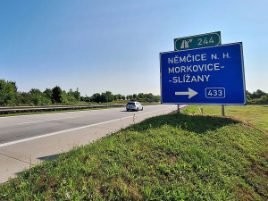Omezení na D1 u Nezamyslic. Autostrádu na jihu Olomouckého kraje chystají na dopravní boom