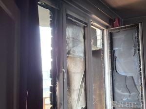 Na Šárce v Prostějově hořely dva balkony. Majitel bytu se popálil