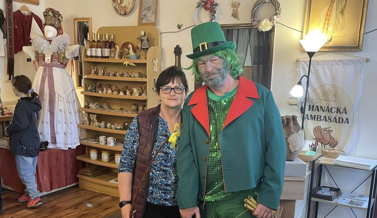 Hanácká ambasáda na zámku v Čechách pod Kosířem končí. Pokračování je ve hvězdách