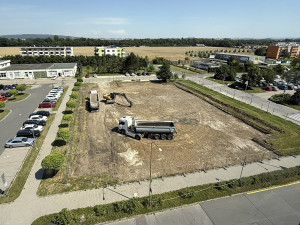 Další místa pro auta hned u vstupu. Prostějovská nemocnice buduje nové parkoviště