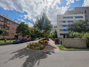 Ulice v rezidenční zóně poblíž Globusu v Olomouci se změní v jednosměrky. Kvůli parkování i škole