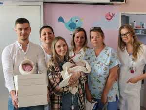 VIDEO: Viktorka se vešla do dlaně, po porodu ve Fakultní nemocnici měla 386 gramů. Dnes prospívá