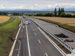 FOTOGALERIE: Klíčový úsek D35 vyhlíží otevření. Úleva pro šoféry u Olomouce nastane od neděle