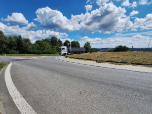 Pozor v Lipníku nad Bečvou. Kvůli opravám děr se zavírá okružná křižovatka