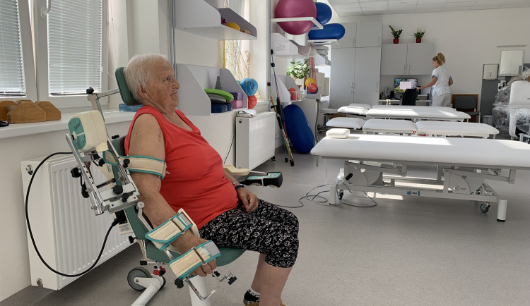 Nová lůžka i vodoléčba. V brněnské nemocnici vylepšili rehabilitační péči