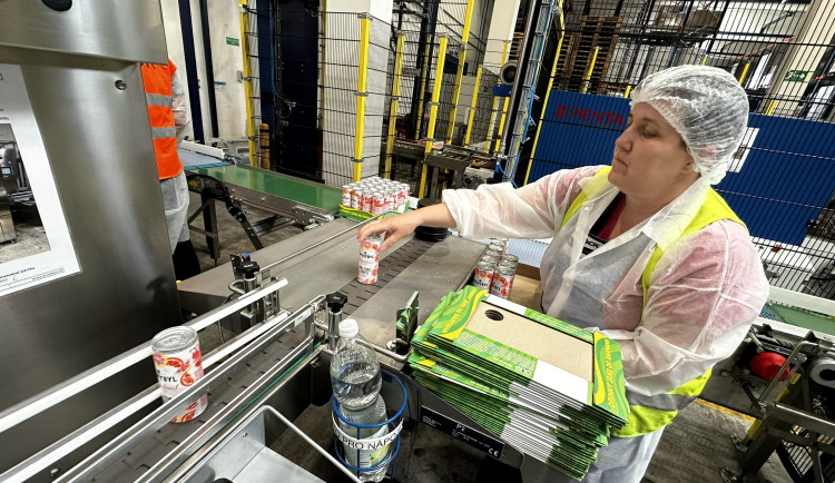 Češi objevili kouzlo RTD koktejlů v plechovce. Letos jich v Plzni vyrobí 14 milionů kusů