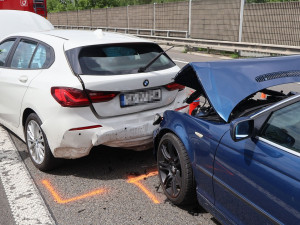 Za kolapsem na D35 byla rychlá jízda BMW. Do havarovaného auta ještě narazil kamion