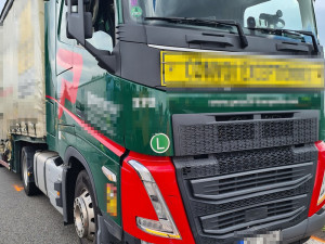 Za kolapsem na D35 byla rychlá jízda BMW. Do havarovaného auta ještě narazil kamion