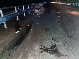 Dvě auta v hromadě štěrku ve dvou dnech. Uzavírka opravovaného úseku D35 u Olomouce zlobí řidiče