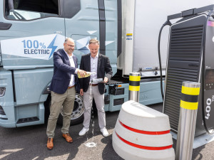 Pavel Kuch ze společnosti MAN a Martin Klíma, jednatel společnosti E.ON Drive Infrastructure