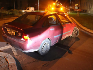 Řidička v Prostějově havarovala na kruháči, policistům nadýchala přes 3,5 promile