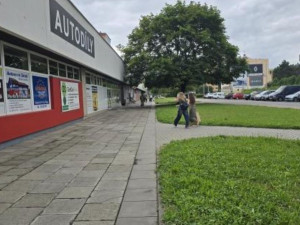 Frekventovaný chodník na Velké Dlážce se dočká oprav. Už není bezpečný