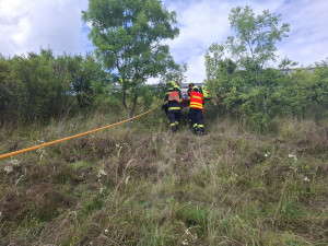 D1 je na Přerovsku zavřená. Z dálnice se zřítil kamion, pro řidiče letěl vrtulník