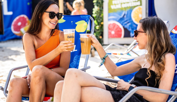 Vztah Čechů k alkoholu se mění. Prokládají ho nealkem a pijí méně než dříve