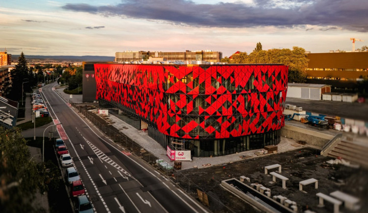 Nová budova Univerzity Palackého na okraji nemocničního areálu v Olomouci