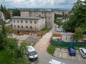 Demolice ve Fakultní nemocnici Olomouc: k zemi půjde část budovy ředitelství