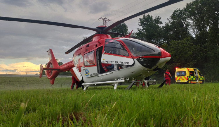 Záchranáře zaměstnaly nehody motorkářů. Jedna z nich byla tragická
