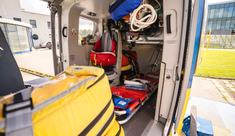 Ve vzduchu přes čtyři hodiny. Letečtí záchranáři ve čtvrtek zasahovali i u miminka